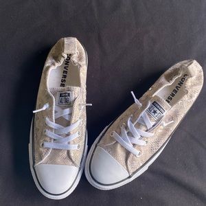 Cute beige print Converse